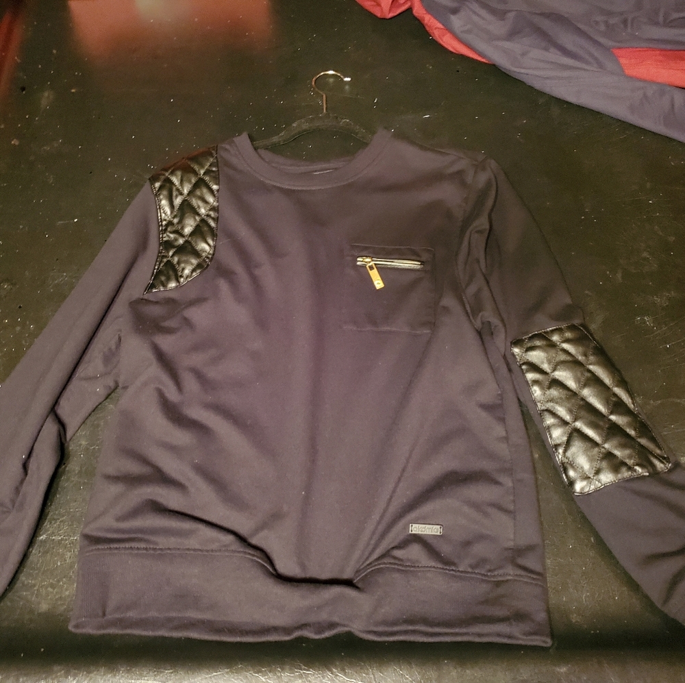 Akademiks black Crewneck longsleeve